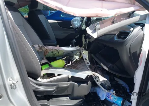 2019 Chevrolet Equinox Ls z USA, uszkodzony, nr VIN 3GNAXHEV6KS647931